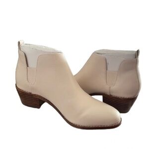 Size 7 Aerosoles, beautiful bootie! Leather!! New, no box.  Spring perfection!​